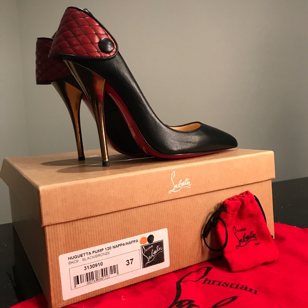 Christin Louboutin unique pumps red bottoms